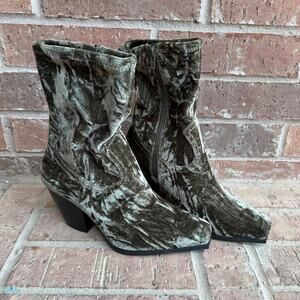 Gianni Bini Western Olive Green Velvet Boots Size 8.5